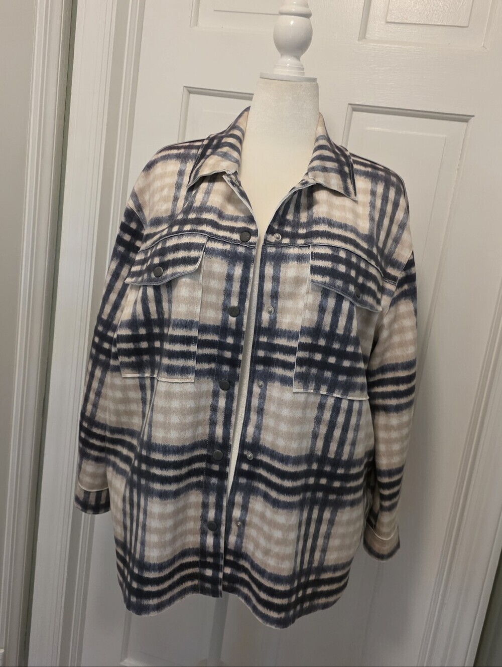 Workshop Republic Clothing Beige and Navy Plaid Shacket Size Large